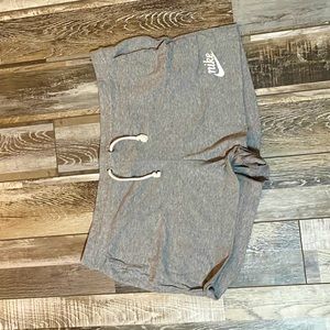 NIKE COMFY SHORTS